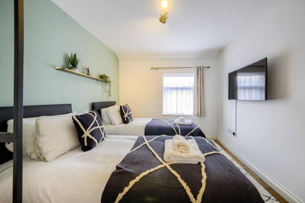 Low Rate For A 4-Bedroom House In Coventry With Free Unlimited Wi-Fi 2 Car Parking 53 Qmc Экстерьер фото