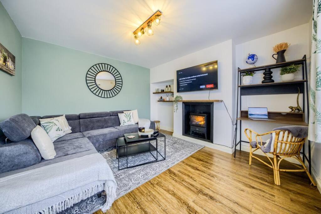 Low Rate For A 4-Bedroom House In Coventry With Free Unlimited Wi-Fi 2 Car Parking 53 Qmc Экстерьер фото