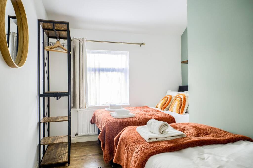 Low Rate For A 4-Bedroom House In Coventry With Free Unlimited Wi-Fi 2 Car Parking 53 Qmc Экстерьер фото