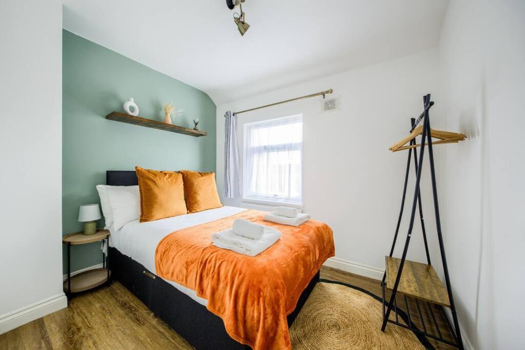 Low Rate For A 4-Bedroom House In Coventry With Free Unlimited Wi-Fi 2 Car Parking 53 Qmc Экстерьер фото