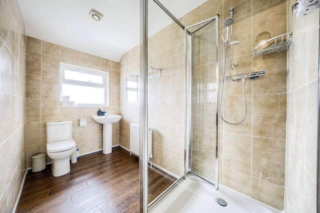 Low Rate For A 4-Bedroom House In Coventry With Free Unlimited Wi-Fi 2 Car Parking 53 Qmc Экстерьер фото