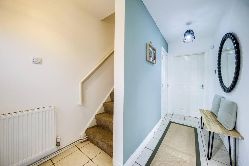 Low Rate For A 4-Bedroom House In Coventry With Free Unlimited Wi-Fi 2 Car Parking 53 Qmc Экстерьер фото
