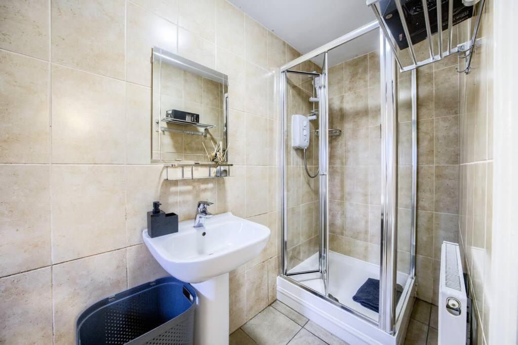 Low Rate For A 4-Bedroom House In Coventry With Free Unlimited Wi-Fi 2 Car Parking 53 Qmc Экстерьер фото