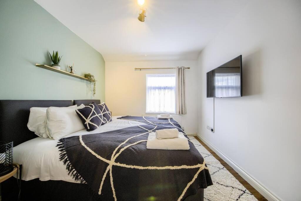 Low Rate For A 4-Bedroom House In Coventry With Free Unlimited Wi-Fi 2 Car Parking 53 Qmc Экстерьер фото