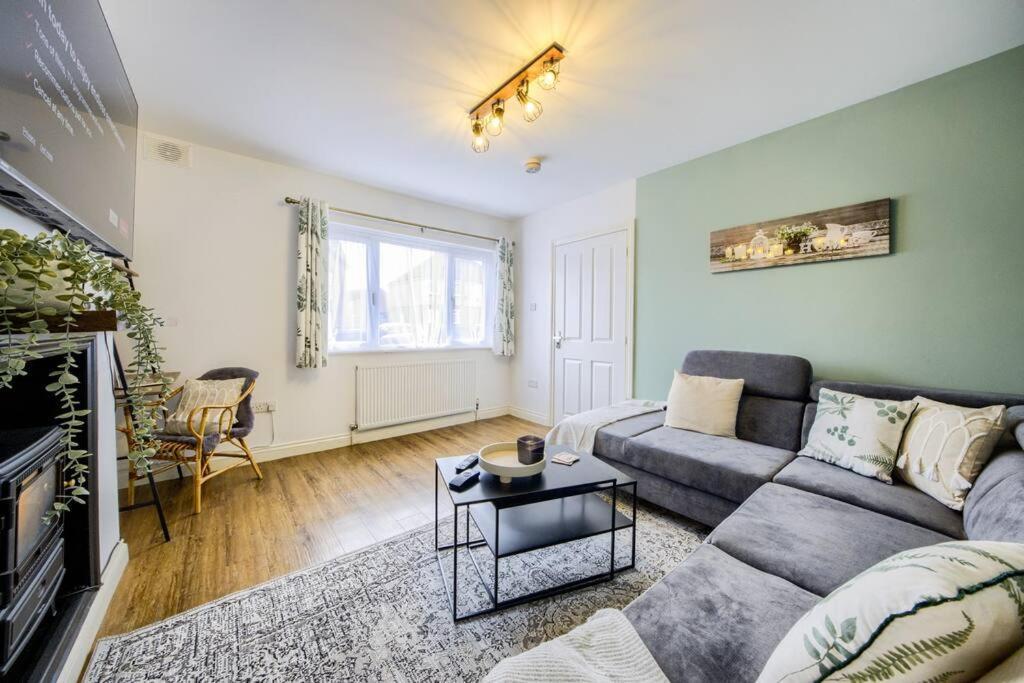 Low Rate For A 4-Bedroom House In Coventry With Free Unlimited Wi-Fi 2 Car Parking 53 Qmc Экстерьер фото