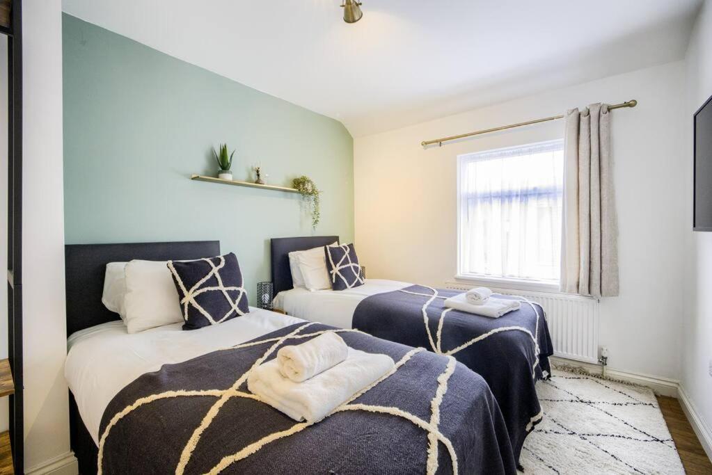 Low Rate For A 4-Bedroom House In Coventry With Free Unlimited Wi-Fi 2 Car Parking 53 Qmc Экстерьер фото
